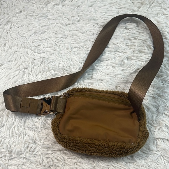 Lululemon Everywhere Fleece Belt Bag Burnt Caramel - Picture 3 of 5
